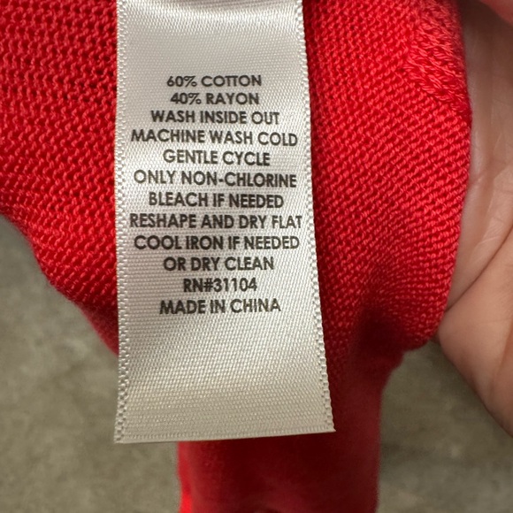 NWT ~ Crown & Ivy ~ V Neck Coral Sweater S - Picture 7 of 7